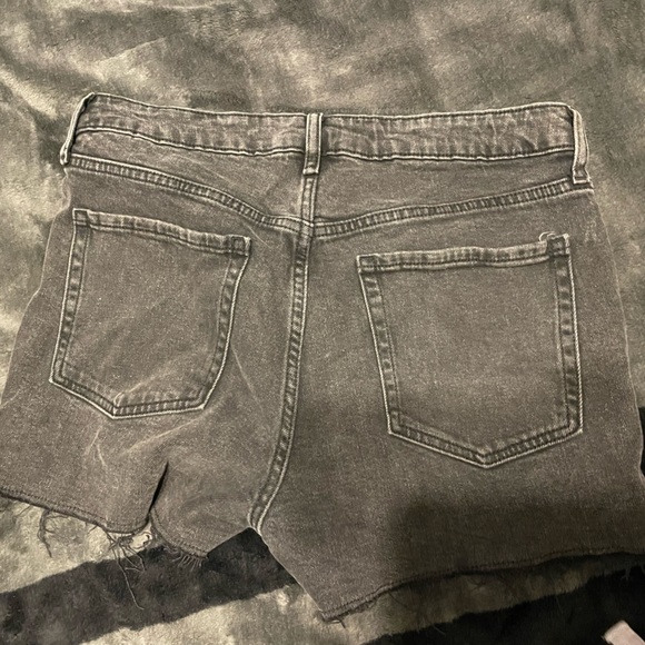 Old navy shorts - Picture 2 of 3